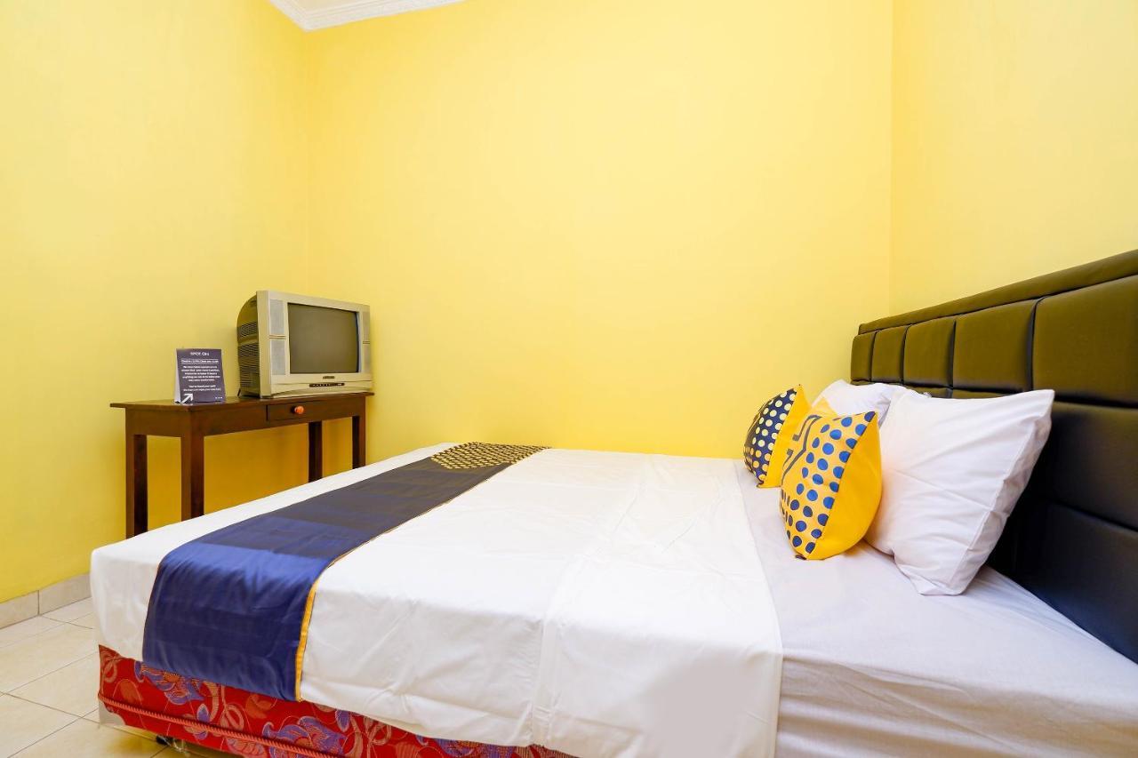 Hotel Spot On 2821 Griya Kawula Syariah Solo Exterior foto