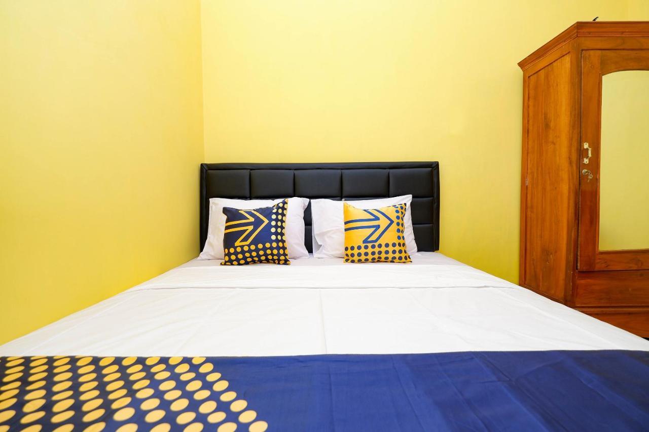 Hotel Spot On 2821 Griya Kawula Syariah Solo Exterior foto
