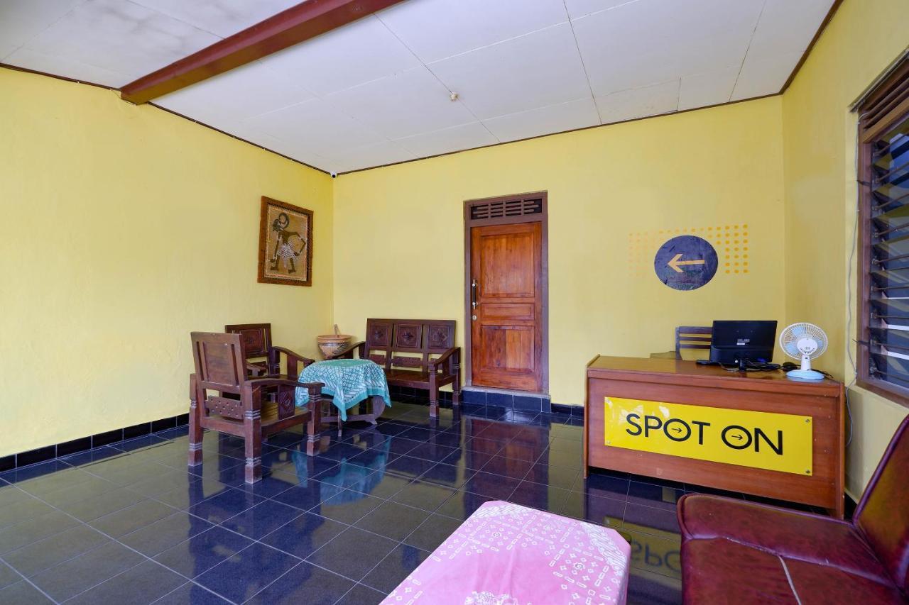 Hotel Spot On 2821 Griya Kawula Syariah Solo Exterior foto