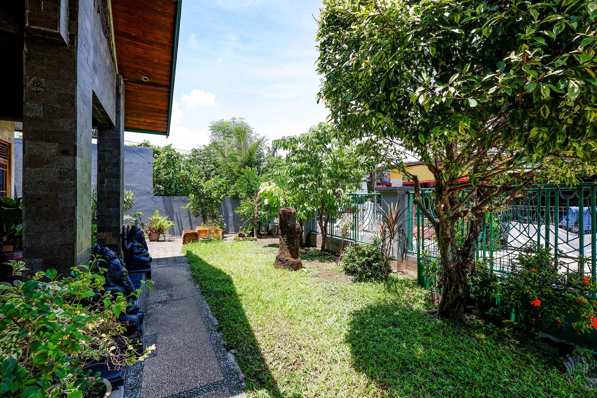 Hotel Spot On 2821 Griya Kawula Syariah Solo Exterior foto
